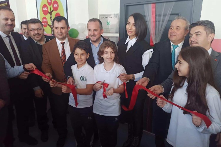 Bursa’da Sabiha Köstem Ortaokulu’na yeni kütüphane