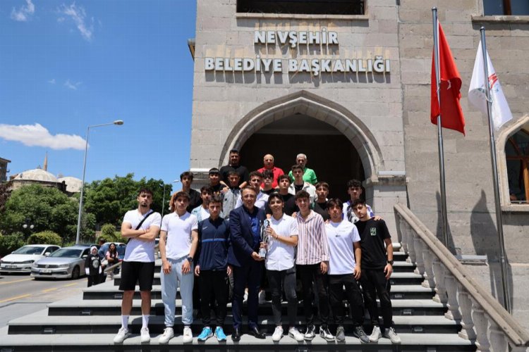 Nevşehir Belediyesi sporcularına Savran’dan tebrik