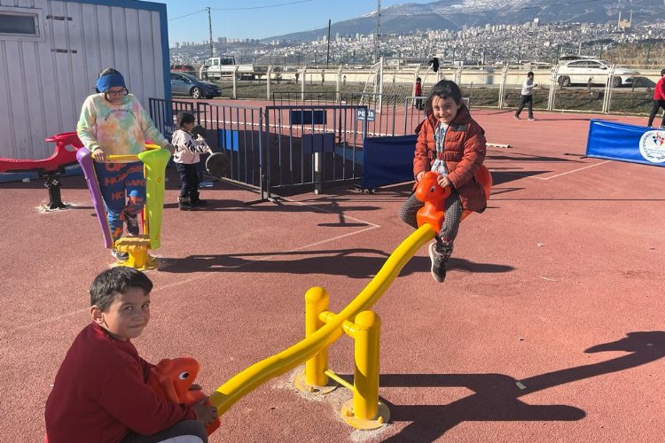 Kayseri Melikgazi’den deprem bölgesine çocuk parkı