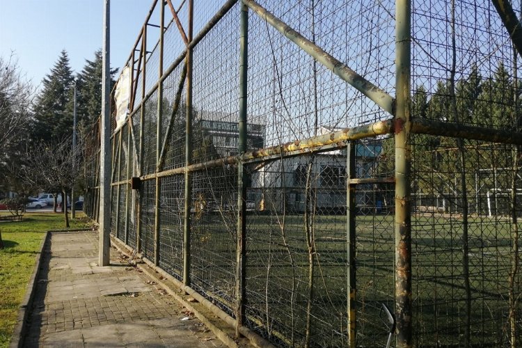 Kocaeli’de futbol sahaları elden geçiriliyor