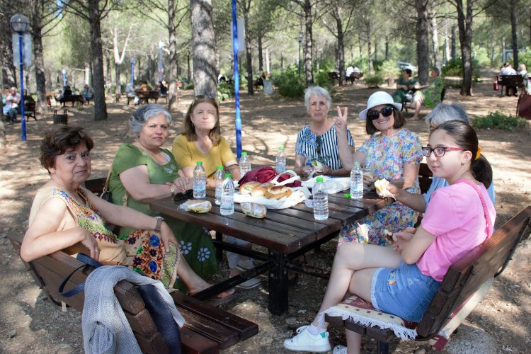 100 Yaş Evi üyeleri piknikte buluştu