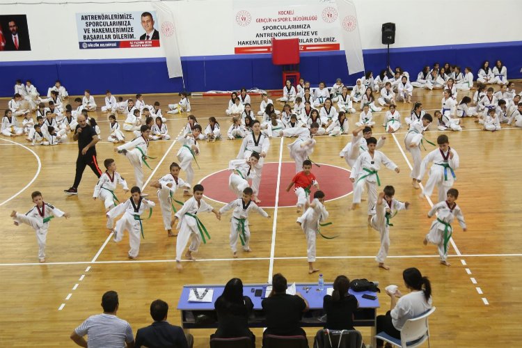 Gölcük’te taekwondo sporcuları kuşak atladı