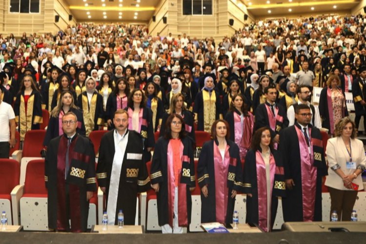 ERÜ Sağlık Meslek Yüksekokulu’nda mezuniyet sevinci