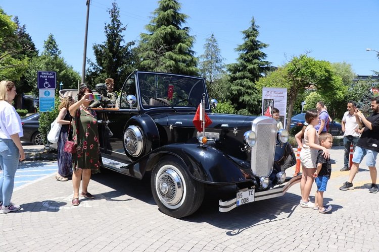 Atatürk’ün tören arabası İzmitlilerle buluşuyor