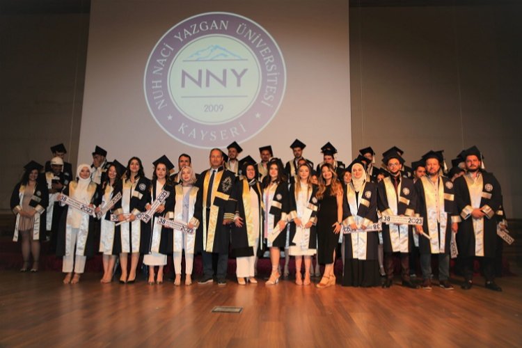 NNYÜ’de genç mühendisler mezun oldu