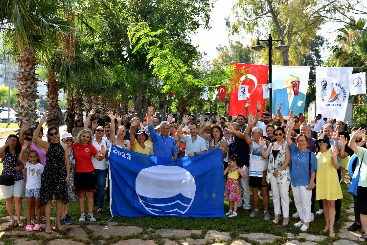 Antalya Muratpaşa’nın plajlarına mavi bayrak