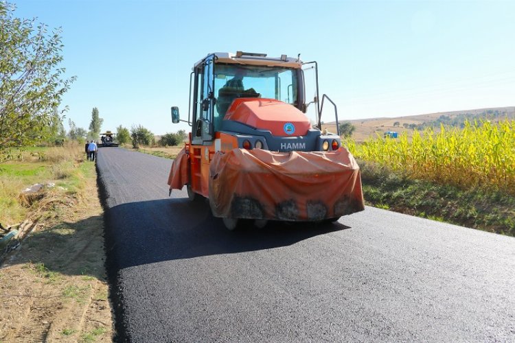 Bilecik’te köy yolları asfaltlanıyor
