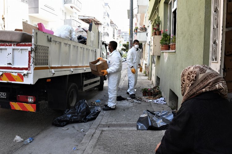 Bursa Osmangazi’de yine çöp ev… 2 kamyon eşya çıktı
