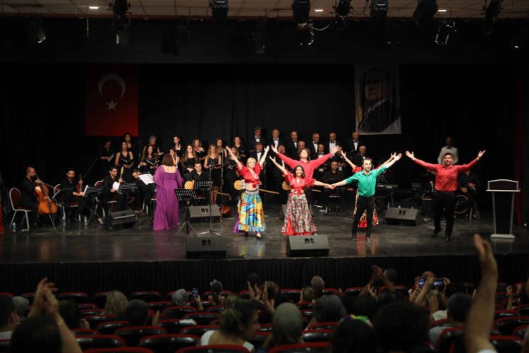 Büyükşehir “Yaza Merhaba” konseri düzenledi