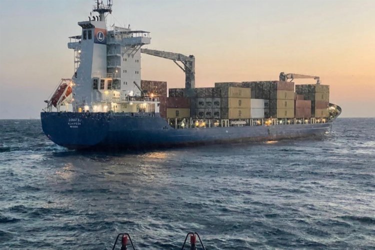 Bulgaristan’a seyir halindeki konteyner gemi Boğaz’da arızalandı