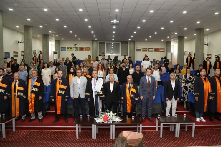 Erciyes Üniversitesi turizm mezunlarını verdi