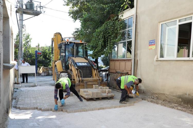 Bursa İnegöl’ün kırsal mahalleleri parkeleniyor