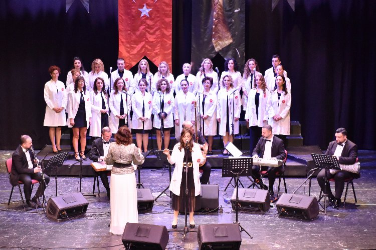 Bursa’da hekimlerden beyaz önlüklü konser